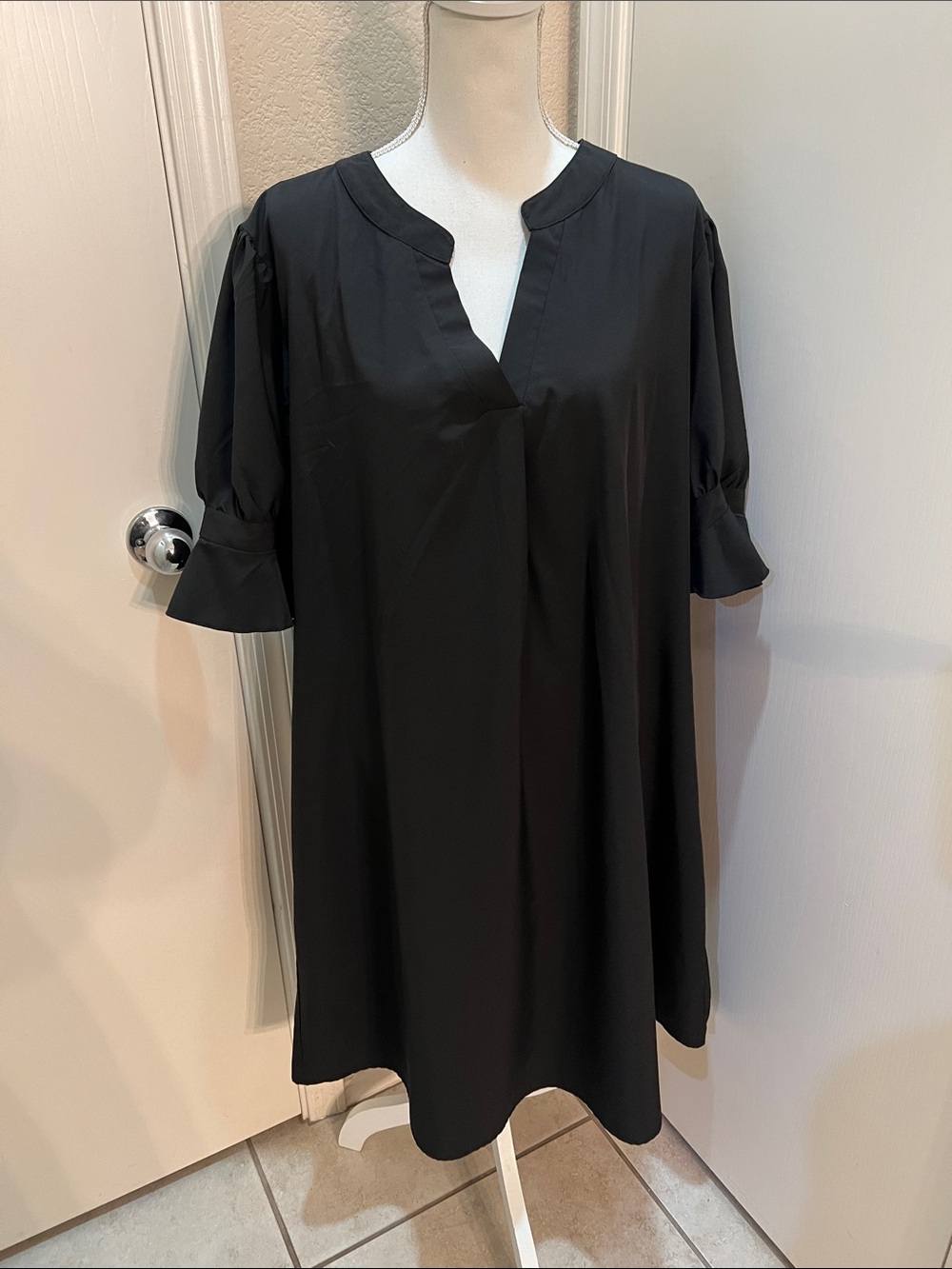 Classic Black V-Neck Short Sleeve Tunic Dress